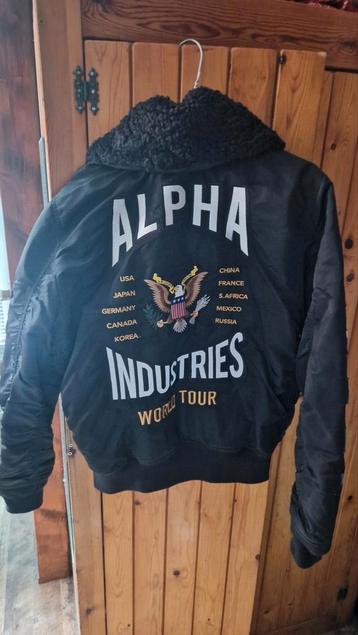 Alpha Industries World Tour Bomber jack Maat M beschikbaar voor biedingen