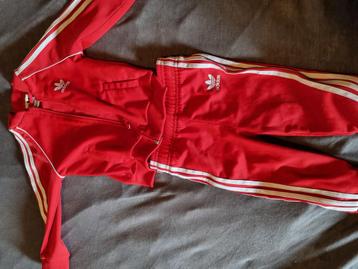 Rode trainingspak adidas met Shirt  beschikbaar voor biedingen