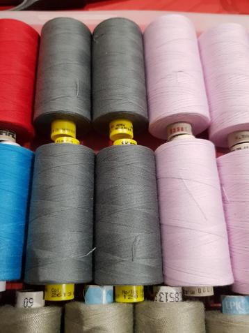 Nu deze super mooie partij garen o.a Gutermann Alterfils enz beschikbaar voor biedingen