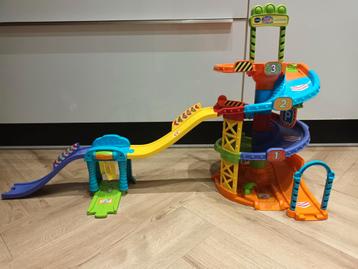 Te koop: toet toet parkeer toren € 20,00 beschikbaar voor biedingen