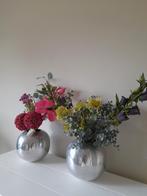 2 ronde vazen/bloempot zilverkleurig inclusief kunstbloemen, Verzenden, Overige kleuren, Minder dan 50 cm