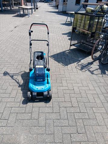 Makita gramachine op 2 accu,s beschikbaar voor biedingen