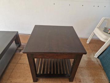 Bruin houten bijzettafel  beschikbaar voor biedingen