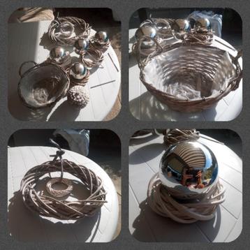 Set decoratie spullen met kransen en spiegelbollen beschikbaar voor biedingen