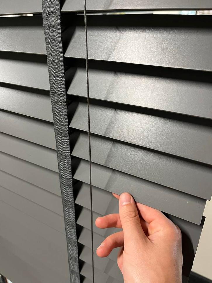 Houten Jaloezieën in Zwart, Wit of Grijs - Vaste Prijzen!, Huis en Inrichting, Stoffering | Gordijnen en Lamellen, Nieuw, 100 tot 150 cm