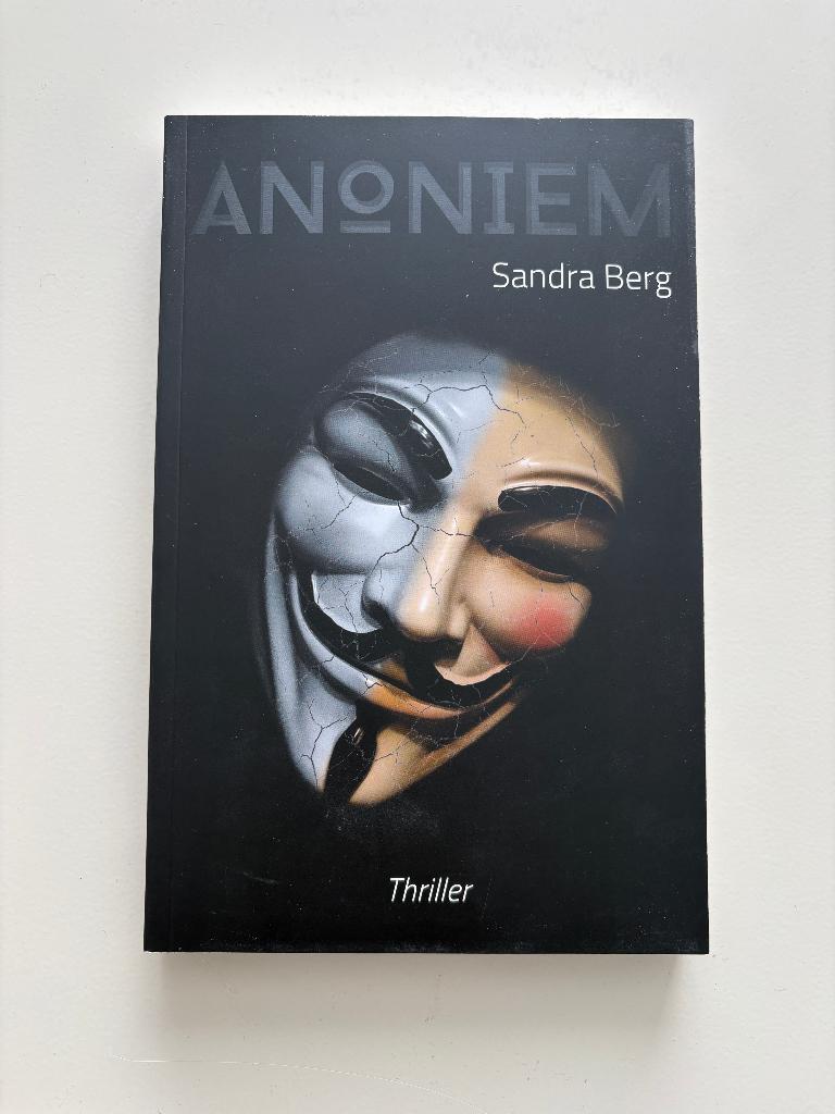 Sandra Berg - Anoniem NIEUW, Boeken, Ophalen of Verzenden, Zo goed als nieuw