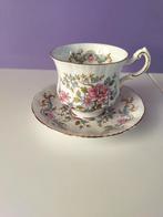 Porseleinen kop en schotel met bloemmotief, Gebruikt, Ophalen of Verzenden, Overige stijlen, Kop(pen) en/of Schotel(s)