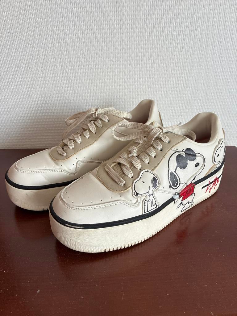Witte Snoopy Sneakers maat 40, Wit, Ophalen of Verzenden, Sneakers of Gympen, Gedragen