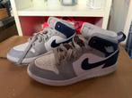 Nike Jordan kinderschoenen maat 31.5, Kinderen en Baby's, Jongen of Meisje, Schoenen, Ophalen of Verzenden, Zo goed als nieuw