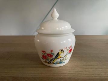 Prachtige vintage AVON opaalglazen pot beschikbaar voor biedingen