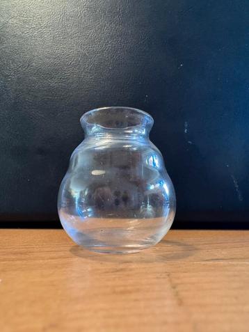 Basel Vaasje Leerdam beschikbaar voor biedingen