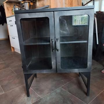 Zwart Stalen Vitrinekastje - 83x60x40 cm beschikbaar voor biedingen