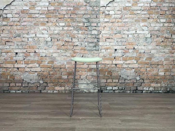 Cappellini Hi Pad Stool mintgroen bij TheReSales, Huis en Inrichting, Barkrukken, Zo goed als nieuw, 60 tot 90 cm, Metaal, 1 kruk