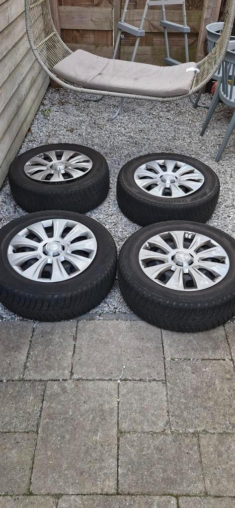 Set Winterbanden 16inch Skoda Karoq iincl wieldoppen, Auto-onderdelen, Overige Auto-onderdelen, Skoda, Gebruikt, Ophalen