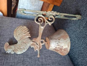 gietijzeren bel met haan beschikbaar voor biedingen