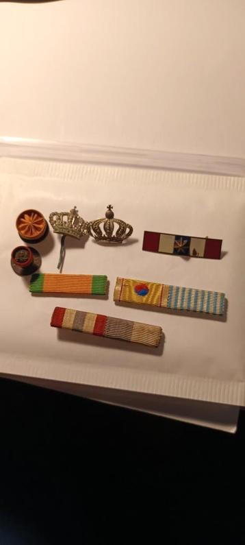 Diverse militaire lintjes en emblemen beschikbaar voor biedingen