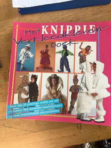 Het Knipmode Verkleedklerenboek beschikbaar voor biedingen