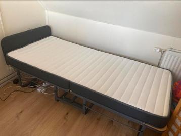 Vouw bed 90 x 200 incl matras + bescherm hoes beschikbaar voor biedingen