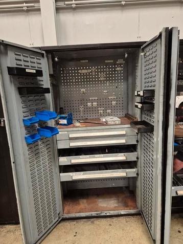 Overtoom Kast beschikbaar voor biedingen