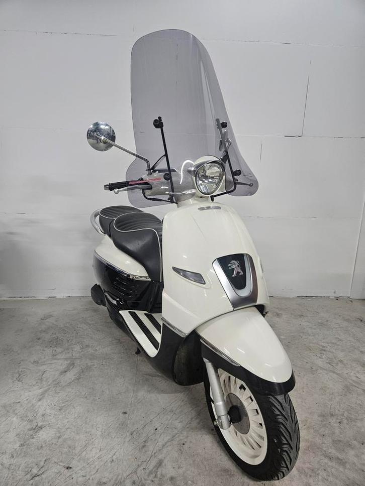 Peugeot Django snor scooter, Fietsen en Brommers, Snorfietsen en Snorscooters, Zo goed als nieuw, Overige merken, Benzine, Ophalen