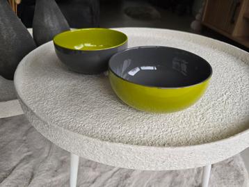 2 mooie schalen  beschikbaar voor biedingen