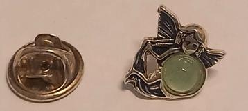 Beschermengel Pin/Broche met Groene Steen beschikbaar voor biedingen