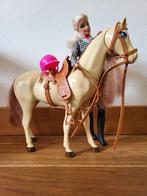 Barbie met paard kleding zweepje helm + hoefijzerversiering, Ophalen of Verzenden, Barbie