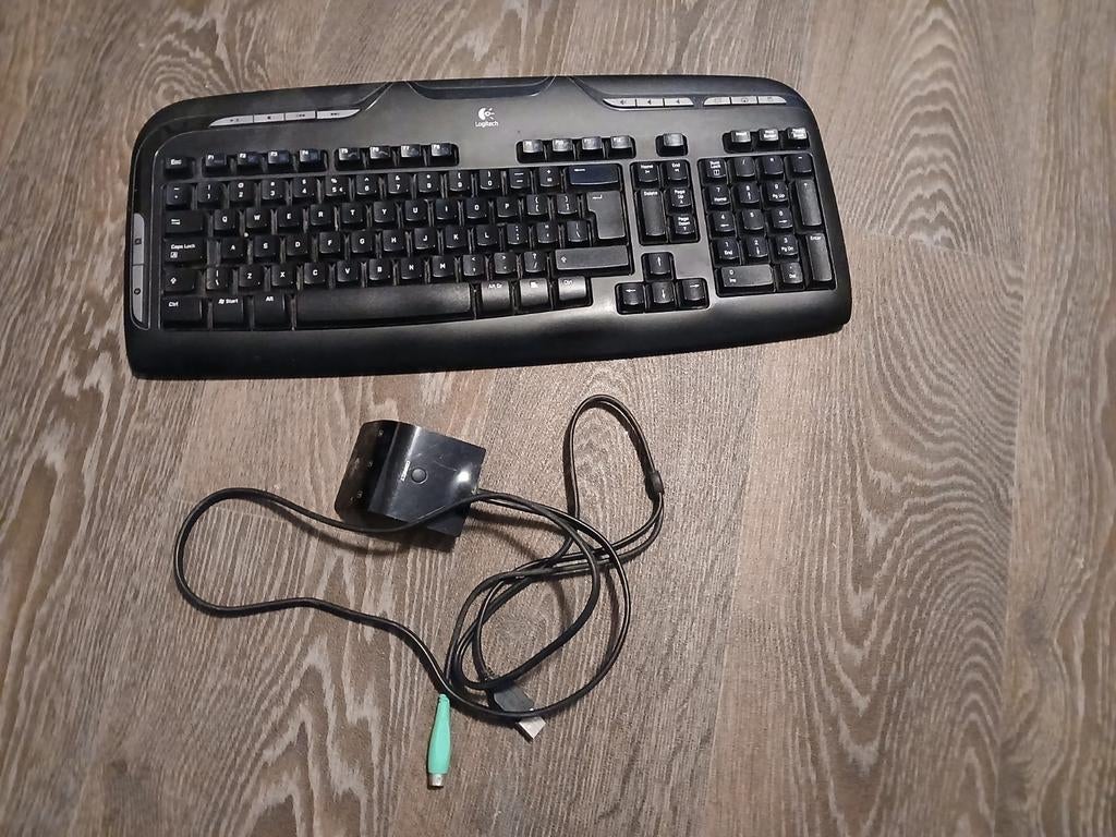 Logitech Draadloos Toetsenbord, Computers en Software, Toetsenborden, Gebruikt, Multimediatoetsen, Logitech, Ophalen of Verzenden