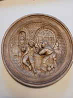 Vintage wandbord met reliëf afmeting 32 cm afbeelding is wij, Ophalen of Verzenden
