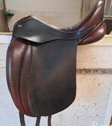 TC Dressuurzadel 17,5 inch Wijd & Kort beschikbaar voor biedingen