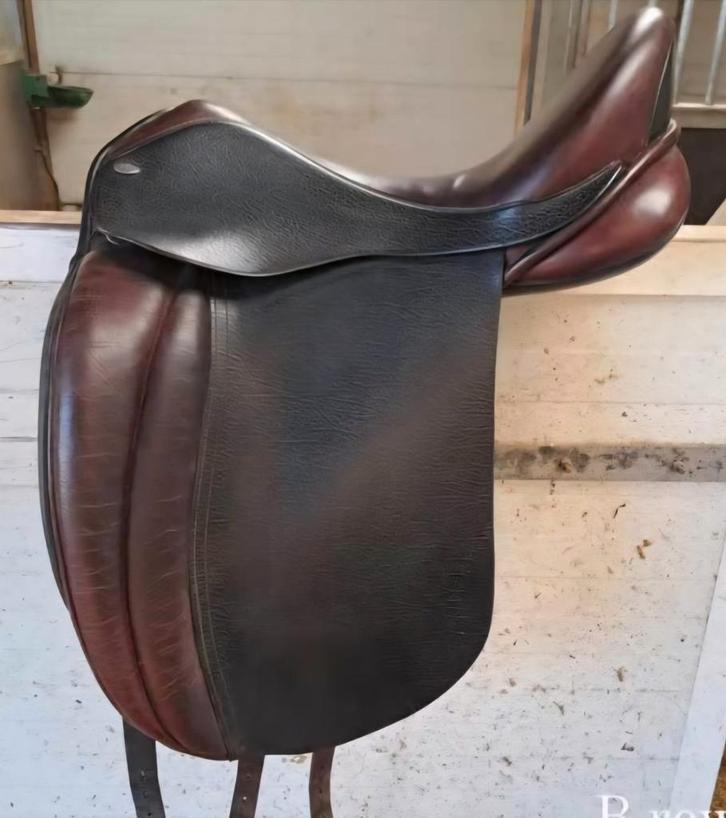 TC Dressuurzadel 17,5 inch Wijd & Kort, Dieren en Toebehoren, Paarden en Pony's | Zadels, Zo goed als nieuw, Dressuur, Ophalen of Verzenden