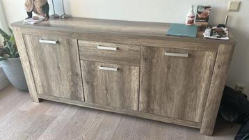 Dressoir houtlook beschikbaar voor biedingen
