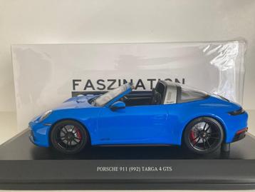 Porsche 911 (992) Targa 4 GTS 2021 blauw 1:18 (nieuw)