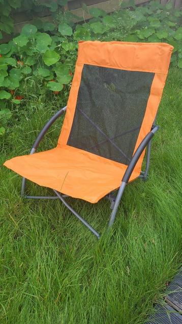 Opvouwbare Oranje Strandstoel in draaghoes beschikbaar voor biedingen