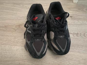🔥 New Balance 9060 Zwart – Maat [37] – €85-60 beschikbaar voor biedingen
