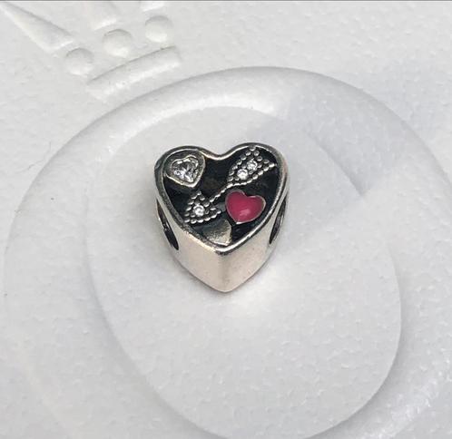 Pandora opengewerkte bedel hartje met zirconia, Sieraden, Tassen en Uiterlijk, Bedels, Zo goed als nieuw, Pandora, Zilver, 1 bedel