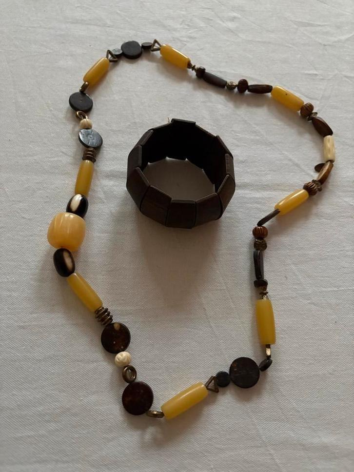 Zware kralenketting van Wings Byou en brede houten armband, Sieraden, Tassen en Uiterlijk, Armbanden, Ophalen of Verzenden