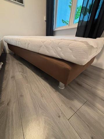 Boxspring (1 persoons) met matras gratis afhalen beschikbaar voor biedingen