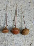 3 eikelvruchten op een pin, Hobby en Vrije tijd, Knutselen, Ophalen of Verzenden, Gebruikt, Materiaal