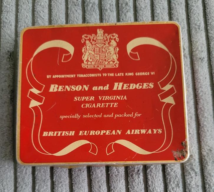 Benson and Hedges super virginia cigarette, blikje, Verzamelen, Rookartikelen, Aanstekers en Luciferdoosjes, Gebruikt, Tabaksdoos of Verpakking