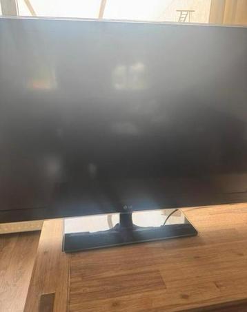 LG 47 inch full hd lcd 3d tv beschikbaar voor biedingen