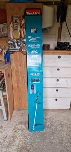 Makita DUR369LZ Accu Bostrimmer (Zonder Accu), Ophalen, Zo goed als nieuw, Accu