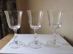 Drie mooie cristal der Sèvres model Palissy witte wijnglazen, Verzenden