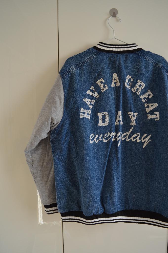 baseball jas jacket H&M divided maat M, Kleding | Dames, Jassen | Winter, Zo goed als nieuw, Maat 38/40 (M), Zwart, Ophalen of Verzenden