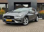 Infiniti Q30 1.6t 115kW Luxe (bj 2016, automaat), Auto's, Infiniti, Automaat, 12 maanden, Gebruikt, Metallic lak