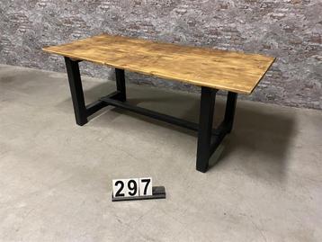 Industriële houten tafel nr.297 beschikbaar voor biedingen