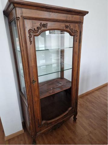 vitrine-/buffetkast in klassieke stijl beschikbaar voor biedingen