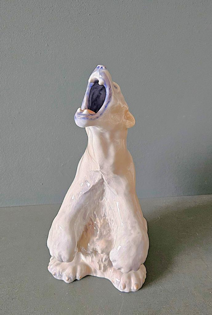 Royal Copenhagen - Beeldje - Groot ijsbeer beeldje, Antiek en Kunst, Kunst | Beelden en Houtsnijwerken, Ophalen of Verzenden