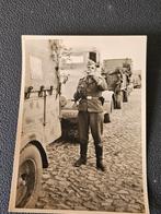100%orig wo2foto duitse soldaten voertuig pauze front, Ophalen of Verzenden, Duitsland, Foto of Poster