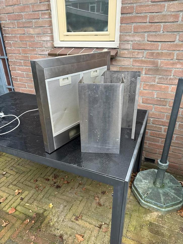 Goed werkende afzuigkap, Witgoed en Apparatuur, Afzuigkappen, Wandschouwkap, 200 tot 400 m³ per uur, Motor, Ophalen of Verzenden